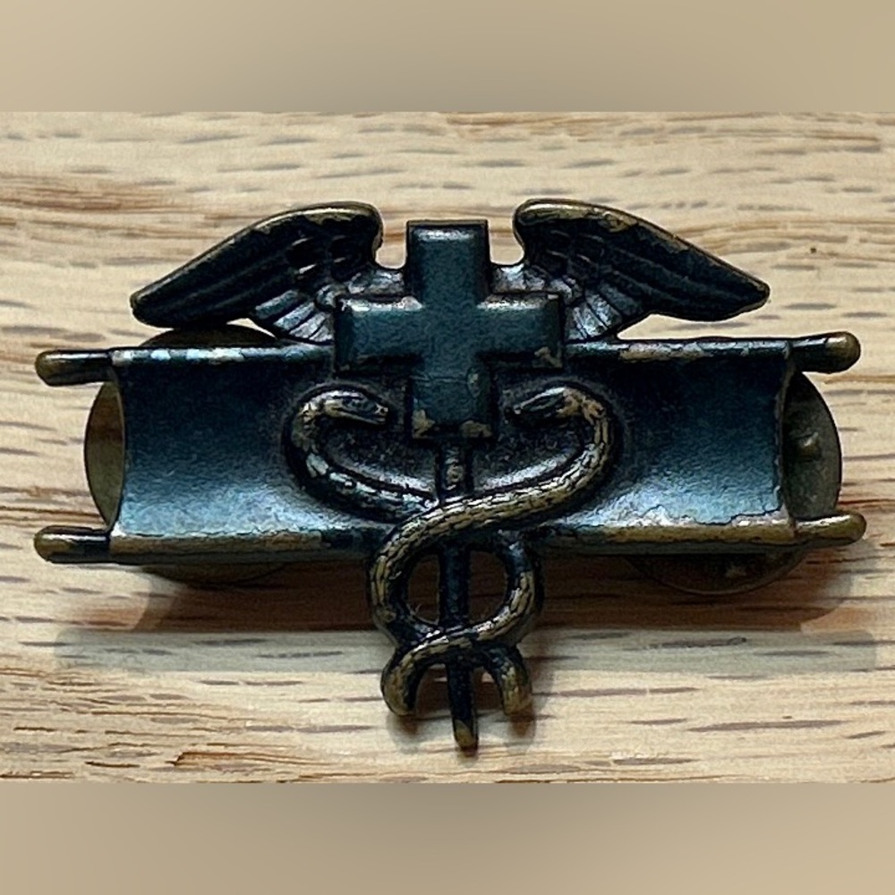 Vintage Vanguard US Expert Field Medical Lapel Pin